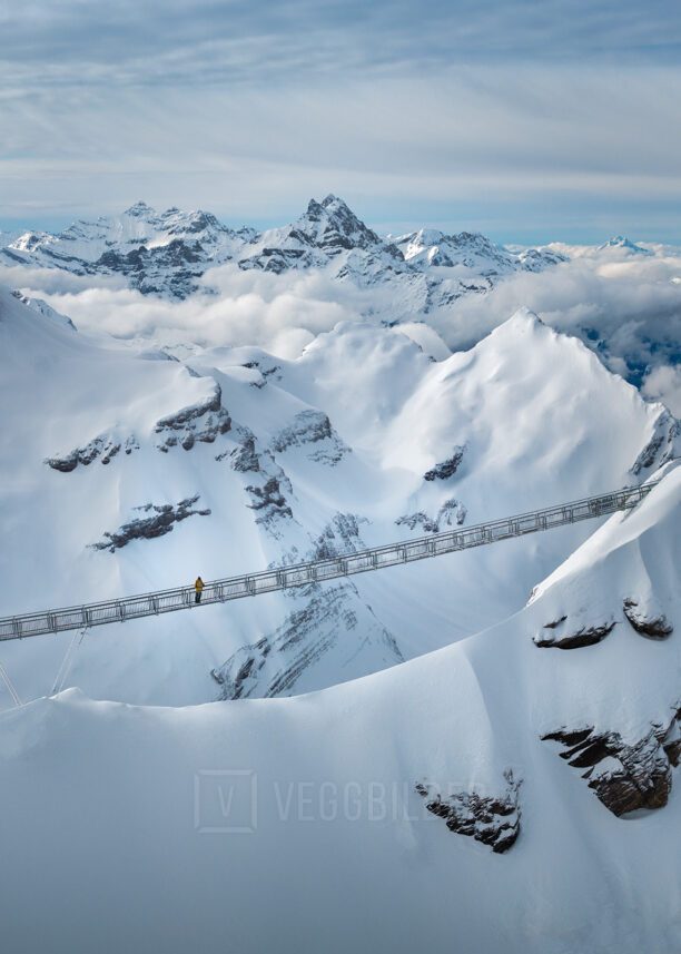 Bru høyt oppe i fjell, fotokunst veggbilde / plakat av Kristoffer Vangen