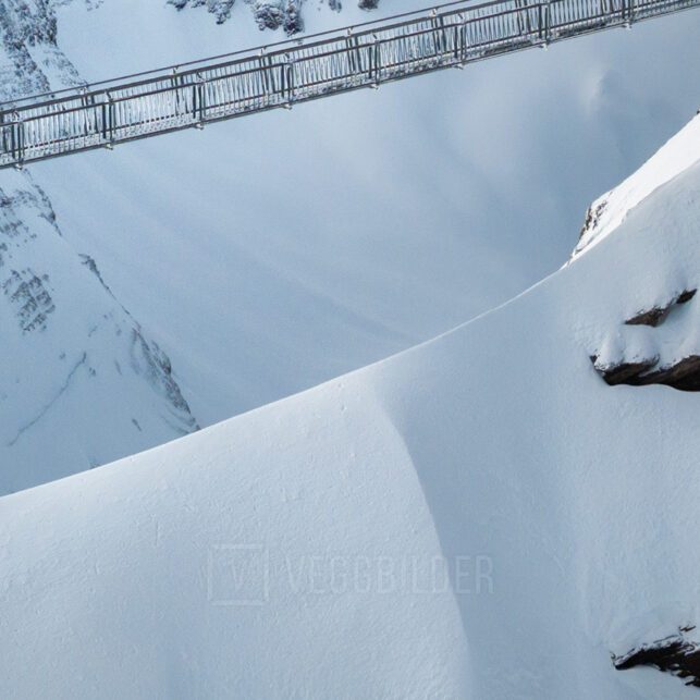 Bru høyt oppe i fjell, fotokunst veggbilde / plakat av Kristoffer Vangen