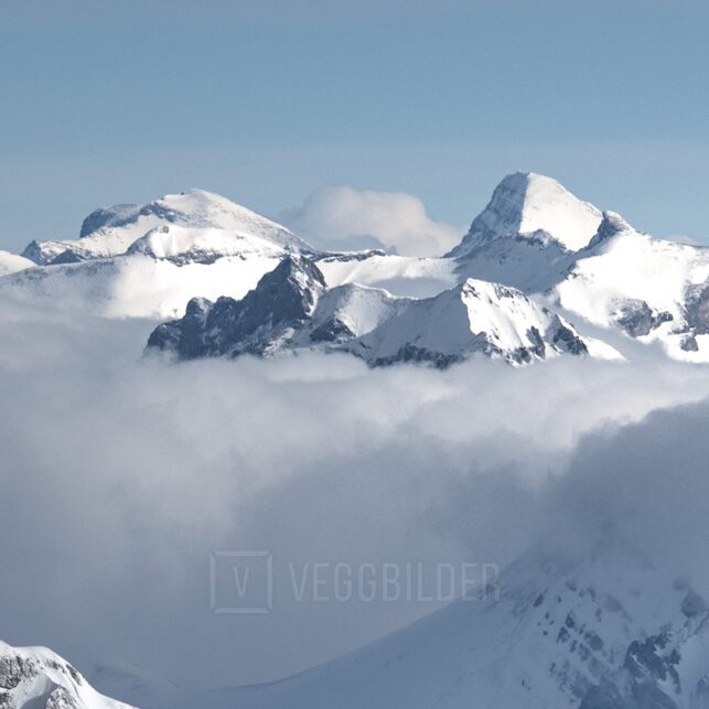 Fjell og skyer, fotokunst veggbilde / plakat av Kristoffer Vangen