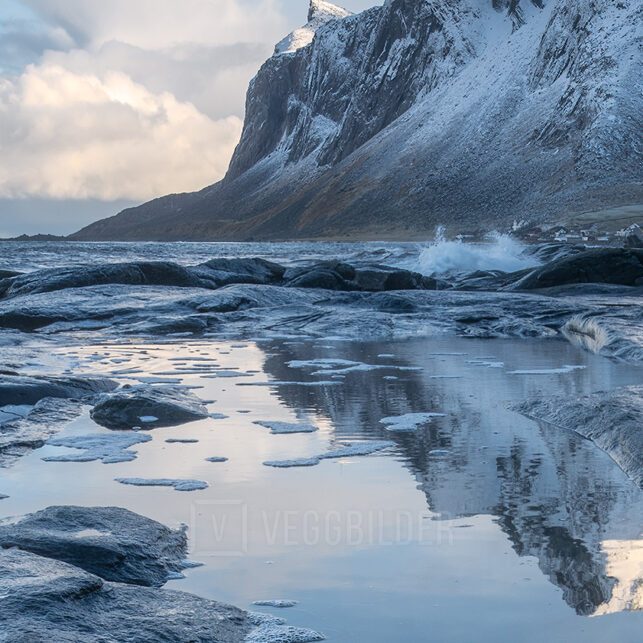 Speiling av snødekt fjell, fotokunst veggbilde / plakat av Klaus Axelsen