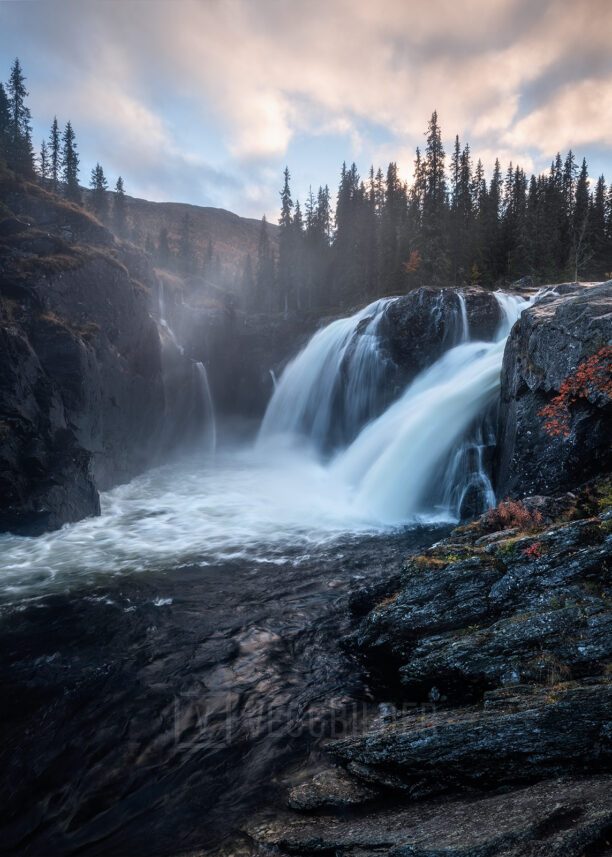 Rjukandefossen i Hemsedal ved solnedgang en flott høstdag., fotokunst veggbilde / plakat av Klaus Axelsen