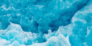 Detalj fra det edle isfjellet II, fotokunst veggbilde / plakat av Terje Kolaas